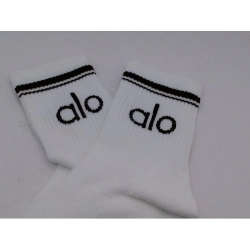 Alo - Unisex Half Crew Socks, One Size, White, BRAND NEW WITH TAGS